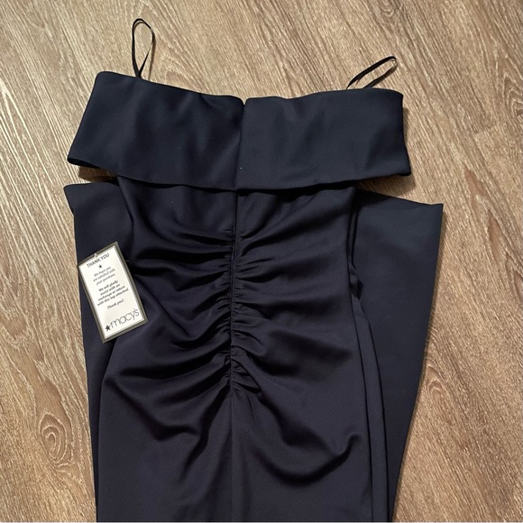 X. By XSCAPE
Off-The-Shoulder
Ruched Gown navy Blue size 4 or 14 - Picture 2 of 14